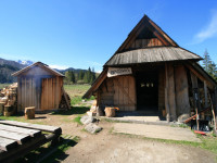 Zakopane - RegionTatry.pl - Bacówka na polanie Biały Potok Zakopane - RegionTatry.pl - Bacówka na polanie Biały Potok