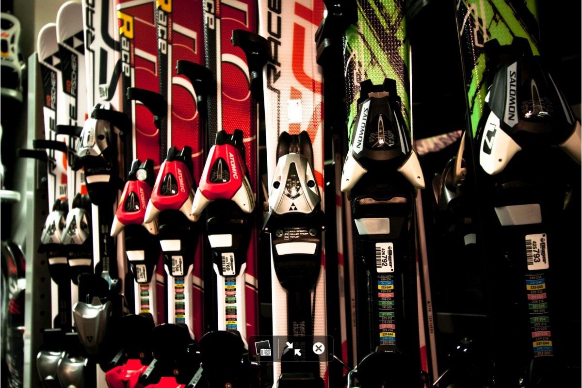 Właściciel Sklepu Sportowego Ogłosił Wyprzedaż Sprzętu Narciarskiego