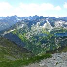 Widok na Dolinę Pięciu Stawów Polskich z Przełęczy Krzyżne. Przełęcz Krzyżne - szczyty - szczyt - Tatry