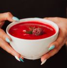 Kremem z buraków i malin z dodatkiem sera feta - LasKuchnia w Zakopanem LasKuchnia - restauracje - restauracja - Zakopane