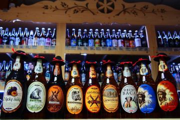 Pijalnia Alkoholi Regionalnych, Zakopane Pijalnia Alkoholi Regionalnych - kwiaty upominki pamiątki - sklep regionalny - Zakopane