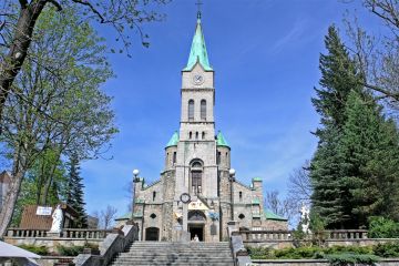 Parafia Najświętszej Rodziny  - kościoły i msze święte - kościół - Zakopane