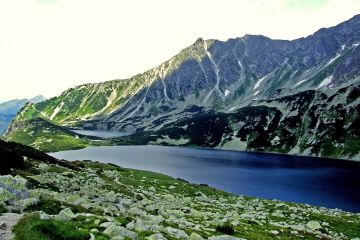 Wielki Staw Polski w Dolinie Pięciu Stawów Polskich Wielki Staw Polski - stawy i wodospady - staw / wodospad - Tatry