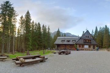 Schronisko na Hali Ornak Schronisko PTTK na Hali Ornak - schroniska - schronisko - Tatry