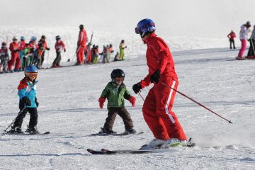 Szkoła narciarska i snowboardowa Czerwienne SKI Szkoła narciarska i snowboardowa Czerwienne SKI - narty - szkoła narciarskia - Ciche