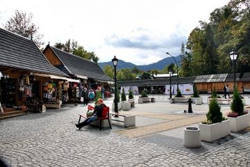Targ pod Gubałówką Targ pod Gubałówką - kwiaty upominki pamiątki - pamiątki upominki - Zakopane