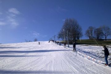 Stacja narciarska Czerwienne SKI - narty - wyciąg orczykowy - Ciche