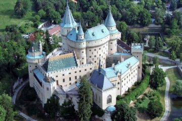 Wycieczka jednodniowa - Bratysława i zamek w Bojnicach Bratysława i zamek w Bojnicach z biurem Strama - jednodniowe - Wycieczka do Bratysławy - Zakopane